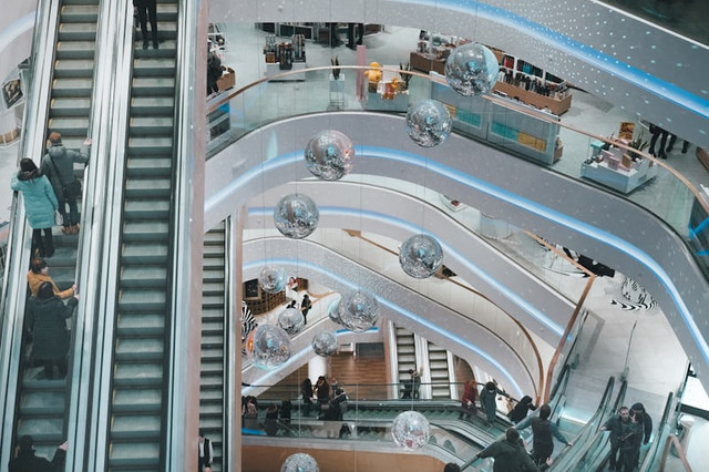 Lippo Mall Nusantara Buka Jam Berapa. Foto hanyalah ilustrasi bukan tempat sebenarnya. Sumber: Unsplash/Viktor Bystrov