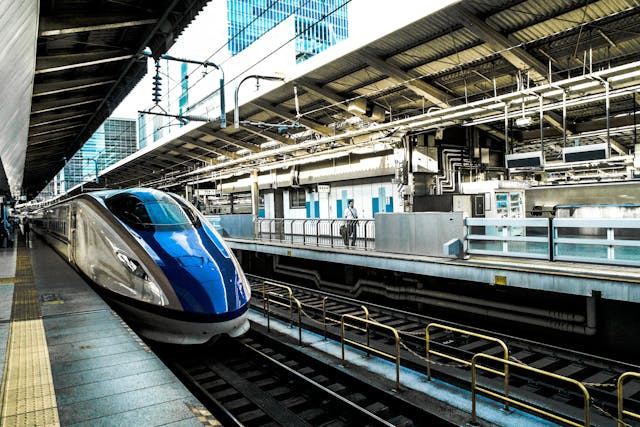 Arti warna kuning pada stasiun LRT. foto hanya ilustrasi. sumber: pexels 