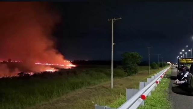 Kebakaran lahan di dekat Tol Palembang-Indralaya/Instagram: prabumulih.bedesau
