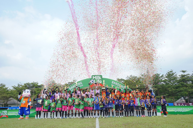 Para juara di MilkLife Soccer Challenge Bandung Series 1 2025/26. Foto: Dok. MilkLife Soccer