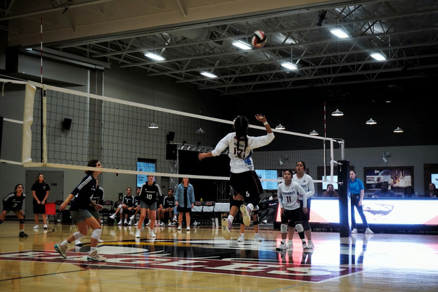 Ilustrasi jadwal voli hari ini 22 september 2025. Sumber: sir jack bumotad/unsplash