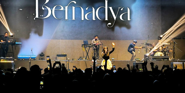 Bernadya tampil di Pensi Teras 2025 SMAN 3 Jakarta. Foto: Istimewa