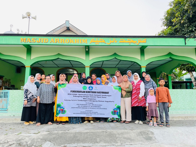 dosen UNISA Yogyakarta bersama warga