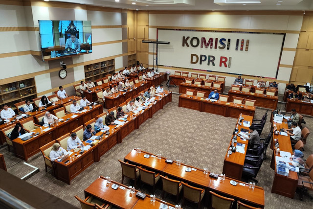Suasana rapat dengar pendapat umum (RDPU) Komisi III DPR bersama Kementerian HAM dan Komnas HAM di Kompleks Parlemen Senayan, Jakarta, pada Senin (22/9/2025). Foto: Luthfi Humam/kumparan
