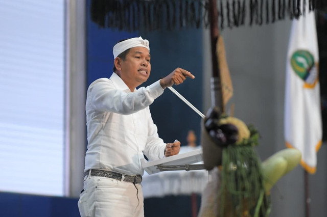 Gubernur Jawa Barat Dedi Mulyadi memberikan sambutan pada Peluncuran Program Penguatan Ekosistem Perumahan "Imah Merenah, Hirup Tumaninah", serta Sosialisasi KUR Perumahan di Sabuga, Kota Bandung, Kamis (18/9/2025). Foto: Biro Adpim Jabar