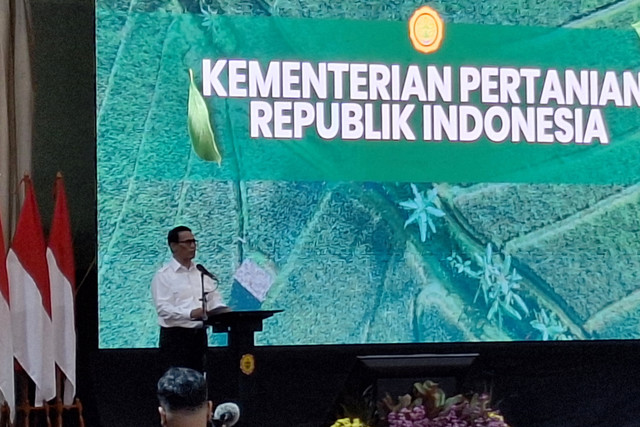 Menteri Pertanian Andi Amran Sulaiman dalam rapat percepatan hilirisasi komoditas perkebunan di Kantor Kementerian Pertanian, Jakarta Selatan, Senin (22/9/2025). Foto: Argya Maheswara/kumparan