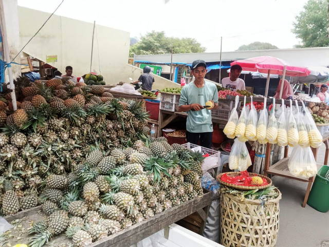 Nadi Sugiharto, pemilik usaha Nanas Nadi yang berhasil mengembangkan usahanya berkat KUR BRI. Foto: Dok. BRI