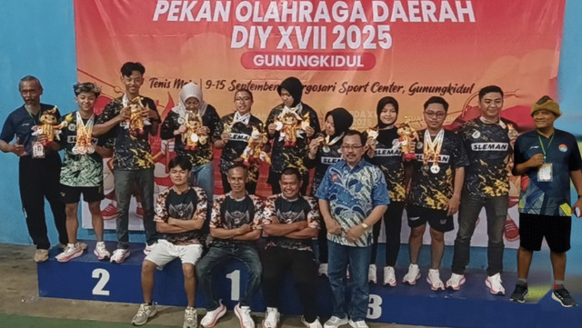 Kontingen tenis meja Sleman borong 9 medali di Porda XVII DIY 2025 di Gunungkidul. Foto: Dok. PTMSI Sleman