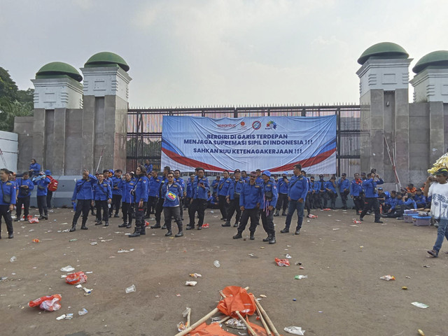 Demo Buruh Depan DPR Bubar, Senin (22/9/2025). Foto: Rayyan Farhansyah/kumparan