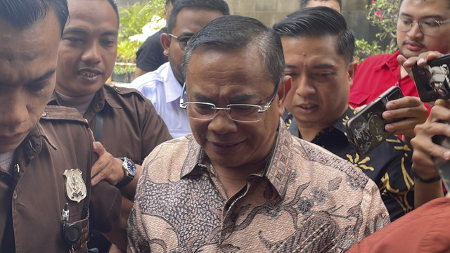 Bupati Pati, Sudewo, usai diperiksa KPK sebagai saksi kasus dugaan korupsi jalur kereta api, di Gedung Merah Putih KPK, Jakarta, Senin (22/9/2025). Foto: Fadhil Pramudya/kumparan