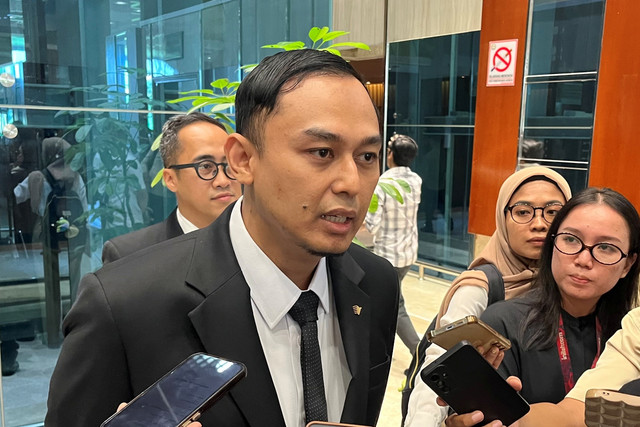 Direktur Niaga PT Garuda Indonesia (Persero) Reza Aulia Hakim saat ditemui di kompleks parlemen Senayan, Senin (22/9/2025). Foto: Fariza Rizky Ananda/kumparan