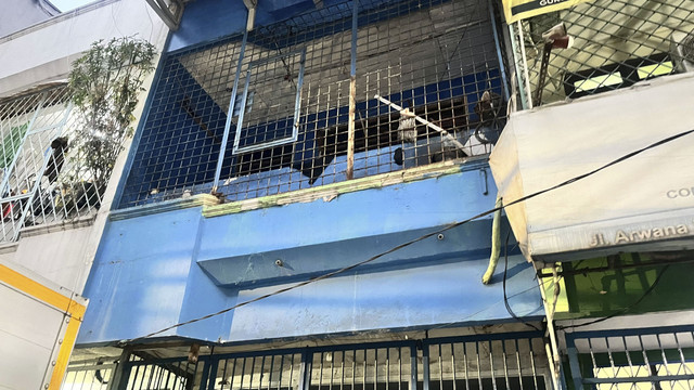 Suasana indekos TKP penemuan mayat bocah perempuan berumur 8 tahun di Penjaringan, Jakarta Utara, Senin (22/9/2025). Foto: Nasywa Athifah/kumparan