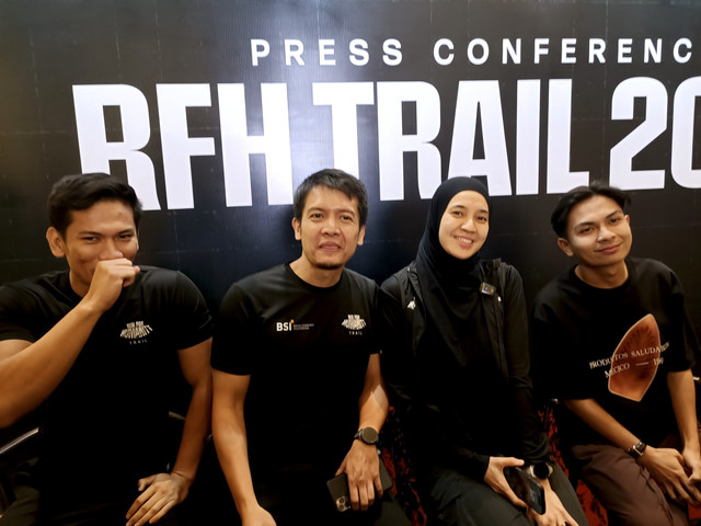 Dimas Seto dalam konferensi pers Run For Humanity Trail 2025, di kawasan Kebayoran Lama, Jakarta Selatan, Minggu (21/9/2025). Foto: Giovanni/kumparan