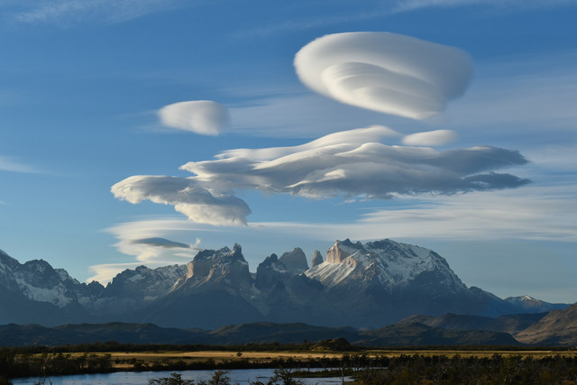 Ilustrasi awan lentikularis. Foto: Unsplash