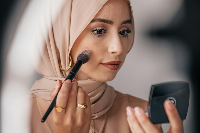 [Perbedaan cushion dan foundation] foto hanya ilustrasi, bukan tempat sebenarnya, pexels/RDNE