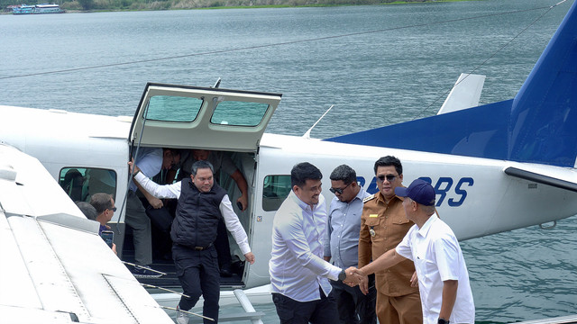 Gubernur Sumut Bobby Nasution usai mencoba penerbangan perdana pesawat amfibi dari Bandara Silangit, Senin (22/9/2025) Foto: Dok. Istimewa