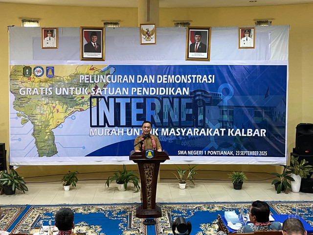 Gubernur Kalimantan Barat (Kalbar) Ria Norsan sedang memberikan sambutan saat peluncuran internet gratis. Foto: Rabiansyah/Hi!Pontianak