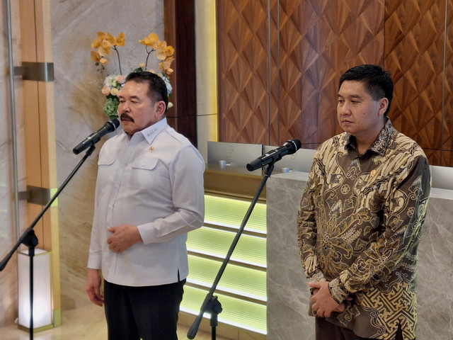 Menteri PKP Maruarar Sirait dan Jaksa Agung ST Burhanuddin hadiri konferensi pers di Kantor Kejagung, Jakarta Selatan pada Selasa (23/9/2025). Foto: Argya Maheswara/kumparan