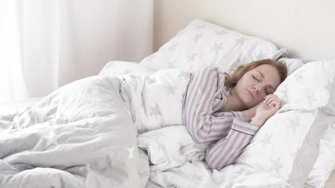 Ilustrasi orang yang sakit masuk angin. Shutterstock