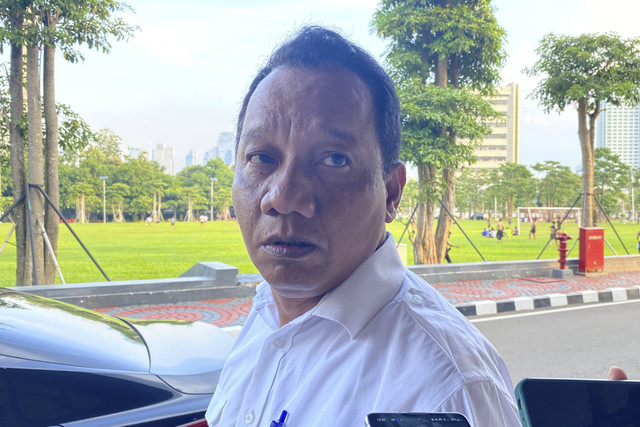 Direktur Jenderal (Dirjen) Mineral dan Batu Bara (Minerba) Kementerian ESDM, Tri Winarno, di Kompleks Parlemen, Jakarta, Selasa (23/9/2025). Foto: Muhammad Fhandra Hardiyon/kumparan