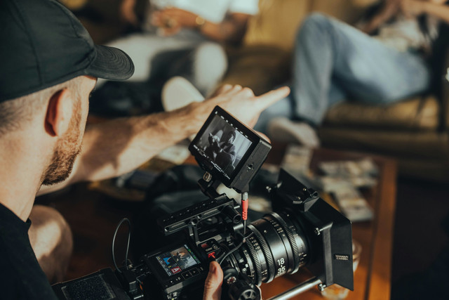 Ilustrasi Pemain The Story of Manager Kim, Who Works for a Large Company in Seoul. Foto: Unsplash/Jakob Owens