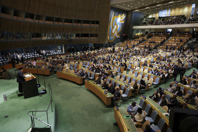 Presiden Indonesia Prabowo Subianto berpidato di Sidang Umum Perserikatan Bangsa-Bangsa ke-80 di Markas Besar PBB di New York, AS, Selasa (23/9/2025). Foto: Jeenah Moon/REUTERS