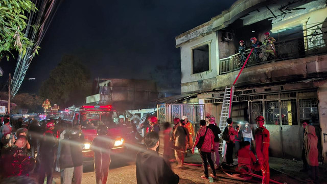 Rumah yang terbakar imbas tawuran di Makassar. Foto: Dok. kumparan
