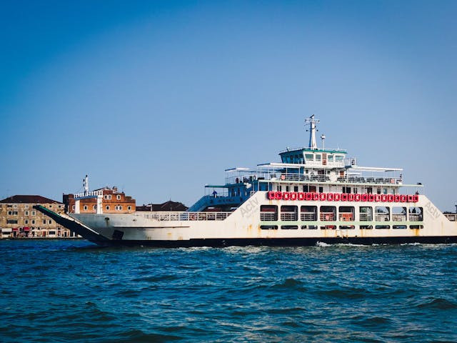 Jadwal Kapal Awu bulan September Oktober 2025. Foto hanya ilustrasi bukan sebenarnya. Sumber foto: Pexels/SHREYA