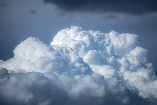 Ilustrasi untuk Apa Itu Awan Cumulonimbus. Sumber: Unsplash/SE Tsuchiya