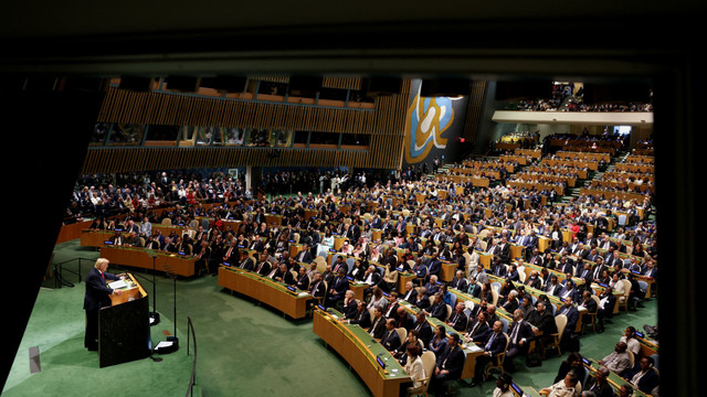 Presiden AS Donald Trump berpidato di Sidang Umum Perserikatan Bangsa-Bangsa ke-80, di New York City, AS, Selasa (23/9/2025). Foto: Jeenah Moon/REUTERS