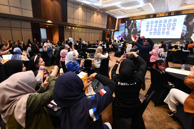 Pertamina dalam memperingati Hari Bahasa Isyarat Internasional dengan tema “Voice in Signs: Uniting for Inclusion and Sustainability” di Ballroom Grha Pertamina, Selasa (23/9). Foto: Dok. Pertamina