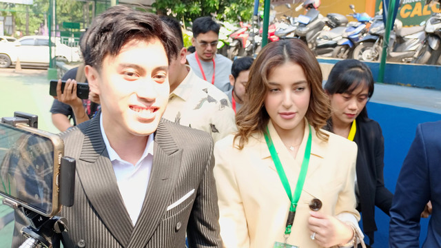 Selebgram Tasya Farasya tiba di pengadilan Agama Jakarta Selatan, Rabu (24/9/2025).
 Foto: Aprilandika Pratama/kumparan