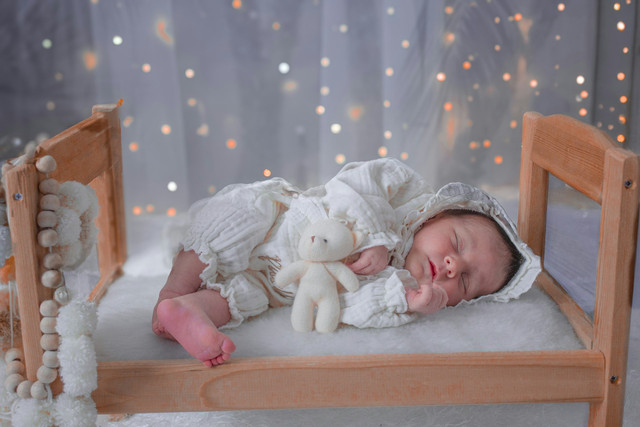 Ilustrasi 5 prompt gemini ai foto newborn - Sumber: unsplash.com/@selenaybalkan