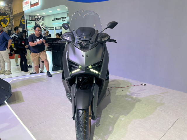 Yamaha XMAX terbaru yang meluncur di IMOS 2025. Foto: Fitra Andrianto/kumparan