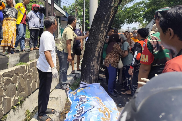 Petugas kebersihan ditemukan tewas dalam selokan di Jalan Diponegoro, Kota Semarang. Foto: Dok. Istimewa