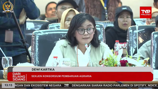 Sekjen Konsorsium Pembaruan Agraria Dewi Kartika menghadiri audiensi dengan perwakilan Konsorsium Pembaruan Agraria di Kompleks Parlemen Senayan, Jakarta, Rabu (24/9/2025).
 Foto: YouTube/ DPR RI