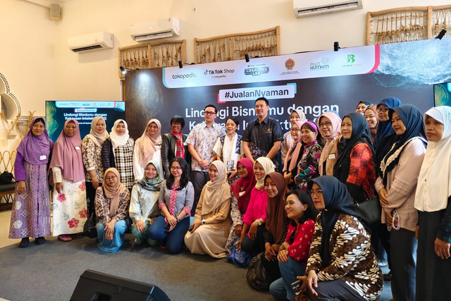 Tokopedia dan TikTok Shop by Tokopedia mengajak pelaku UMKM di Yogyakarta mengenal soal kekayaan intelektual (KI) di Kalluna Cafe, Kota Yogyakarta, Rabu (24/9/2025). Foto: Arfiansyah Panji Purnandaru/kumparan