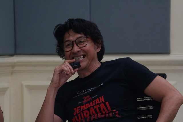 Pemain film Jembatan Shiratal Mustaqim Agus Kuncoro saat berkunjung ke kantor kumparan. Foto: Dicky Adam Sidiq/kumparan