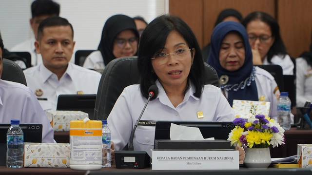 Kepala Badan Pembinaan Hukum Nasional (BPHN), Min Usihen pada Desk Evaluasi Menuju Wilayah Birokrasi Bersih Melayani (WBBM) di Aula Mudjono BPHN, Jakarta pada Rabu (24/09). Foto: Dok. Istimewa