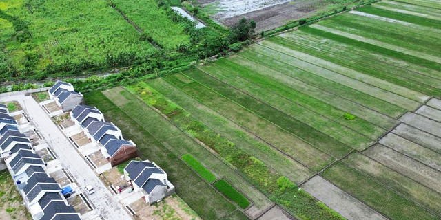Ilustrasi alih fungsi lahan sawah (ANTARA FOTO/Umarul Faruq/foc)