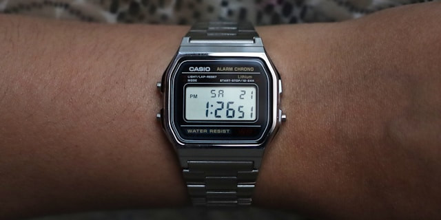 Ilustrasi jam tangan Casio di bawah 500 ribu. Foto: Aditya Sethia/Unsplash