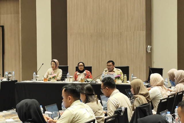 Suasana proses verifikasi calon mitra program MBG di Artotel Kota Wisata, Cibubur, Kabupaten Bogor, Kamis (25/9/2025). Foto: Luthfi Humam/kumparan