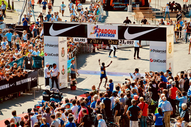 Cara Daftar Sydney Marathon 2026. Foto hanya ilustrasi, bukan tempat sebenarnya. Sumber: unsplash.com/Pietro Rampazzo.