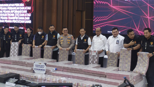 Pers rilis kasus pembobolan rekening dormant di Bareskrim Polri, Jakarta, Kamis (25/9/2025). Foto: Rachmadi Rasyad/kumparan