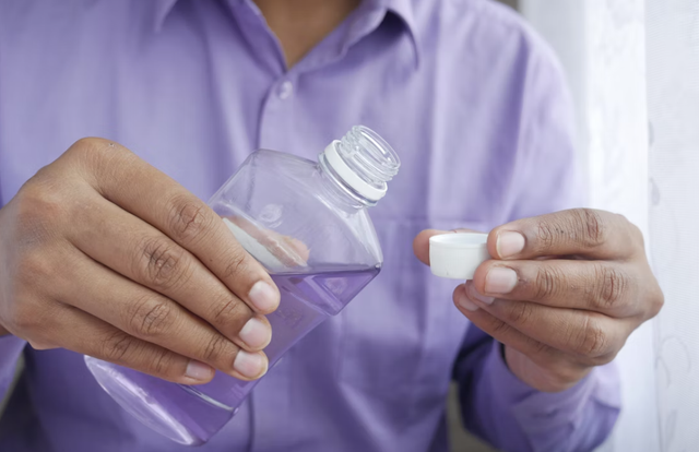 Ilustrasi Obat Kumur Antiseptik yang Bagus. Sumber: Unsplash/Towfiqu barbhuiya