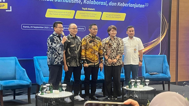 Pemaparan corporate update United Tractors dalam acara Workshop Wartawan United Tractors Group di Artotel Mangkuluhur, Setiabudi, Jakarta Selatan, Kamis (25/9/2025). Foto: Nasywa Athifah/kumparan