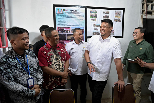 Gubernur Sumatera Utara (Sumut) Bobby Nasution meninjau Koperasi Desa Merah Putih Kelapa Sebatang, Labura, Rabu (24/8/2025). Foto: Dok. Istimewa