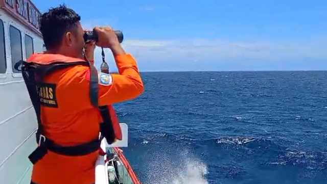 Upaya pencarian KLM Bintang Sakti Wakatobi 01, yang dilaporkan hilang kontak di perairan Bitung, Sulawesi Utara.