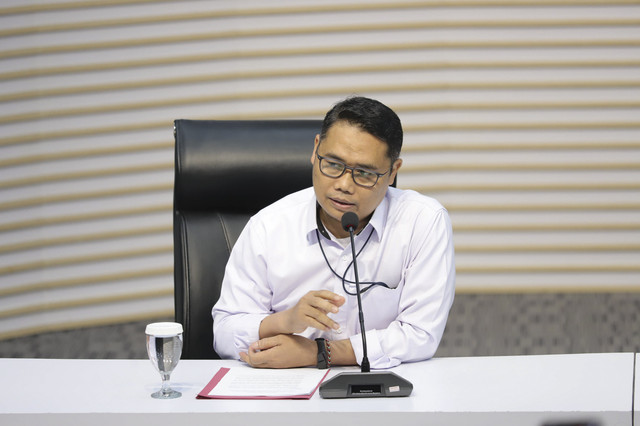 Direktur Penyidikan KPK Asep Guntur Rahayu menyampaikan keterangan pers terkait tersangka korupsi terkait suap pengurusan perkara di lingkungan Mahkamah Agung pada konferensi pers di Gedung Merah Putih KPK, Jakarta, Kamis (25/9/2025). Foto: Jamal Ramadhan/kumparan