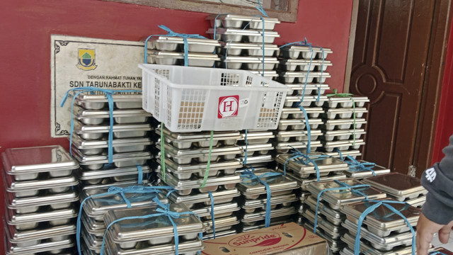 Tepak Makan Bergizi Gratis (MBG) di SDN Taruna Bakti, Desa Sarampad, Kecamatan Cugenang, Kabupaten Cianjur, Jawa Barat keracunan usai mengkonsumsi makanan bergizi gratis (MBG), Kamis (25/9). Foto: Dok. kumparan